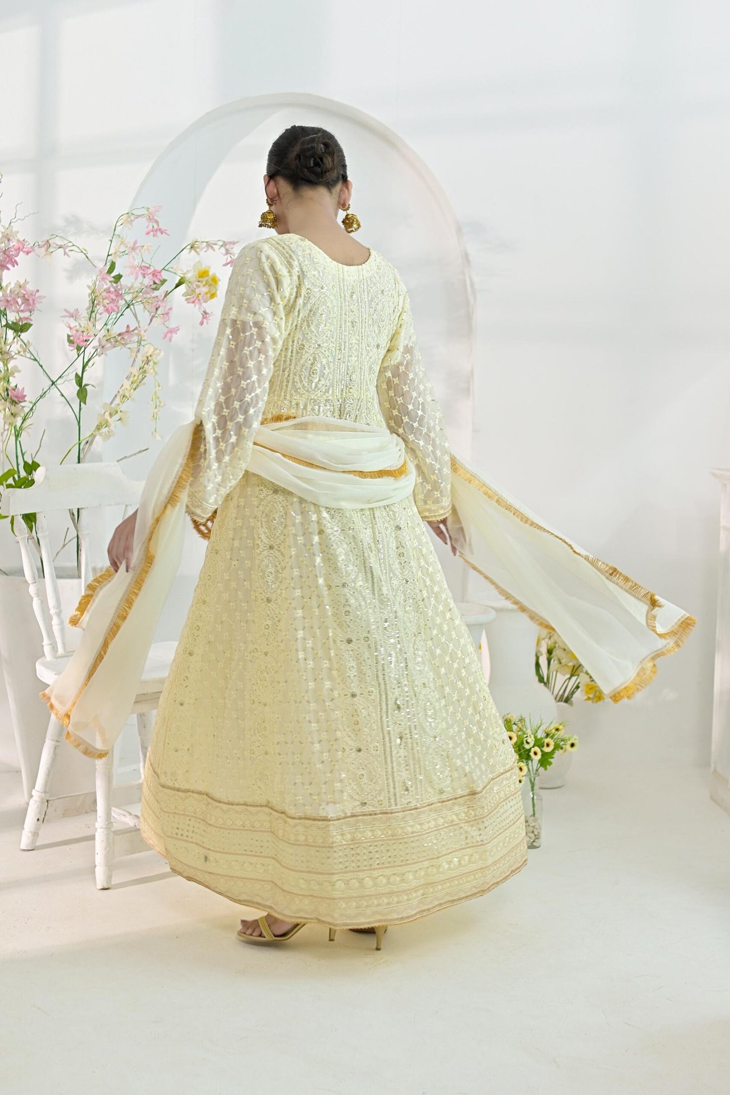 Chiffon zari emb Offwhite 700