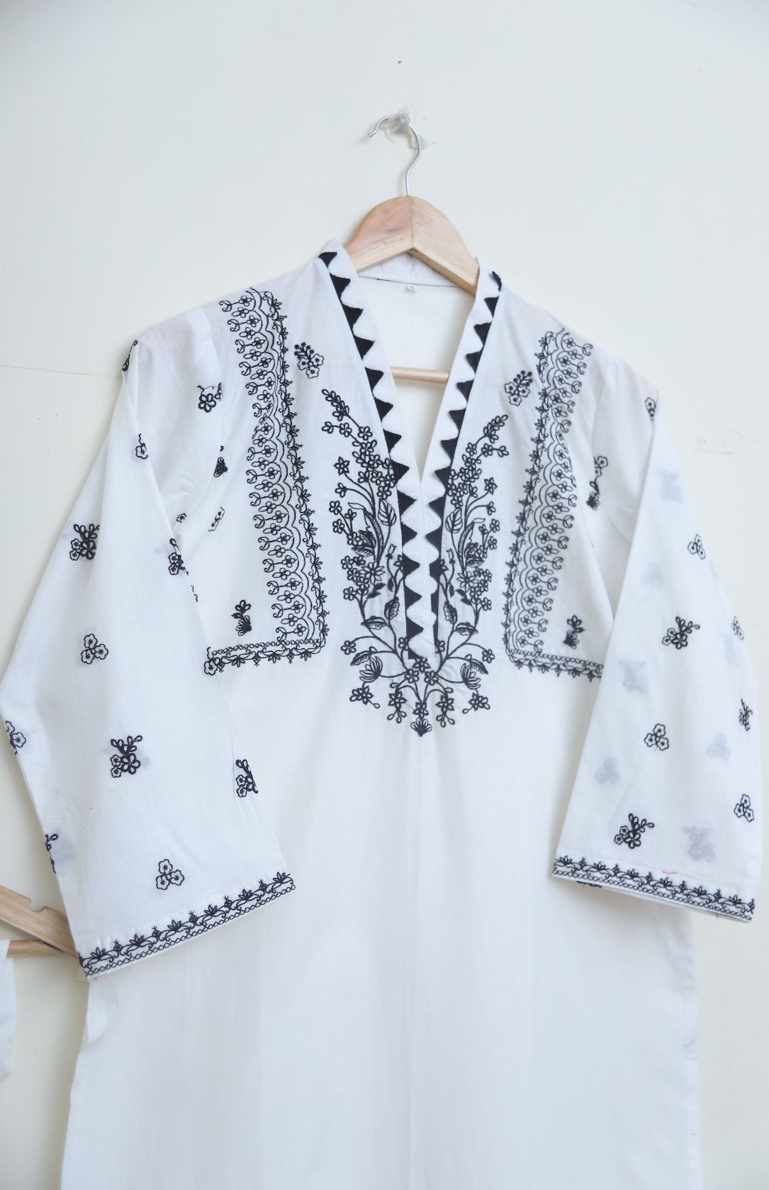 Cotton Emb 2pc whiteB 1927