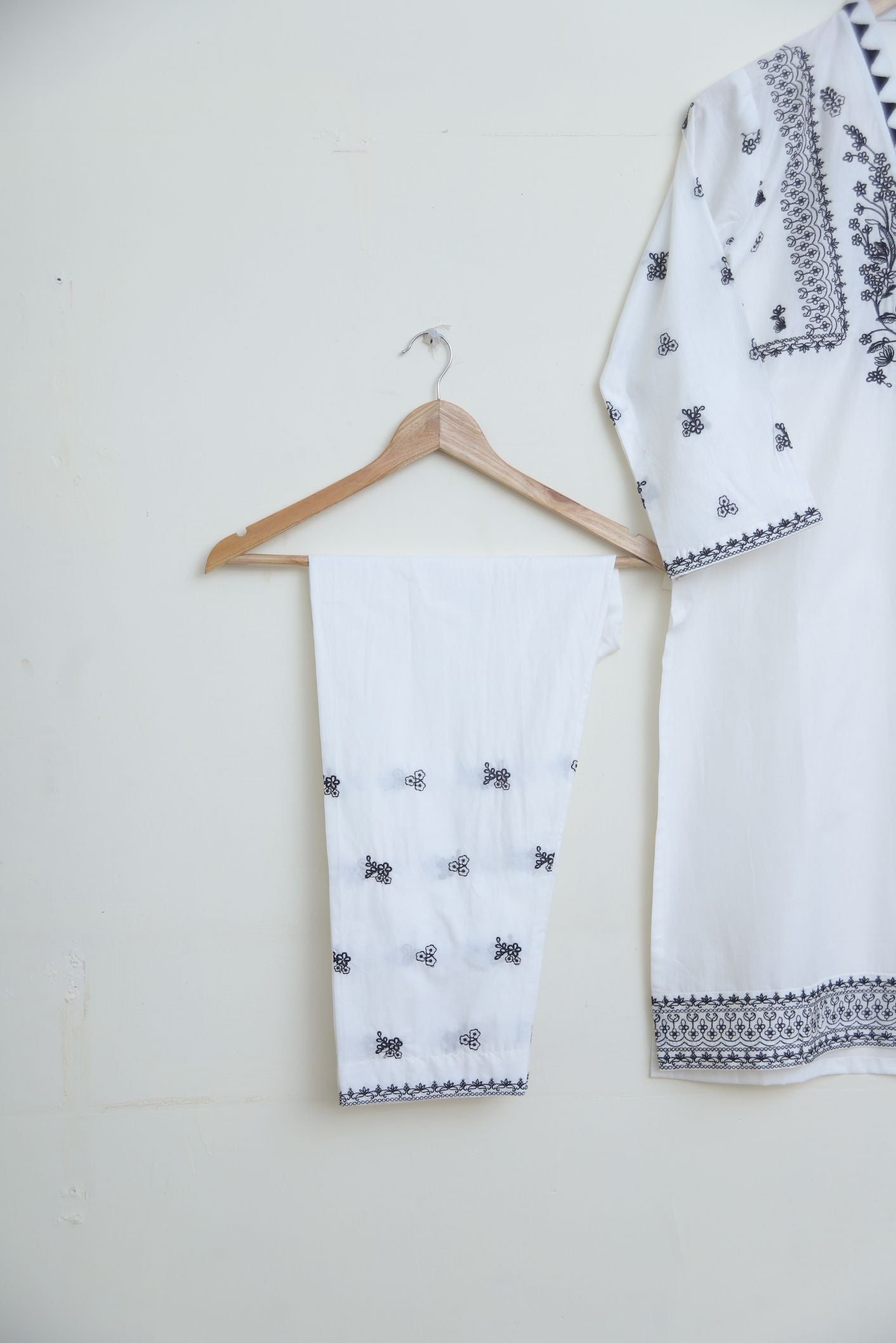 Cotton Emb 2pc whiteB 1927