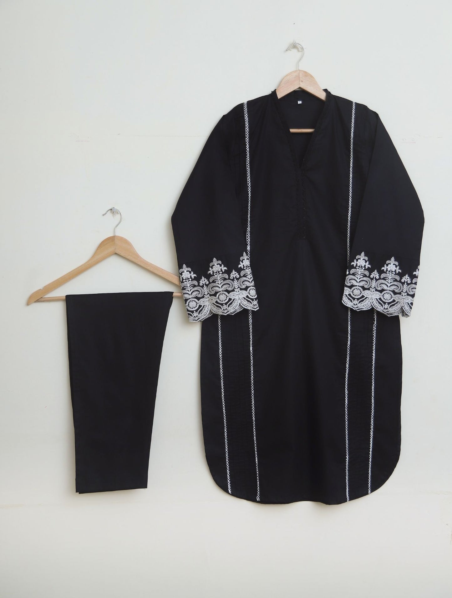 Cotton Emb 2pc black 1932