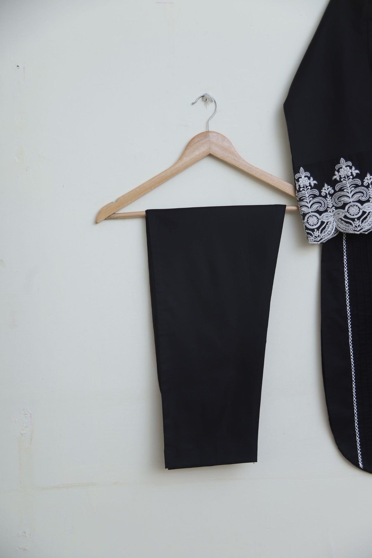 Cotton Emb 2pc black 1932