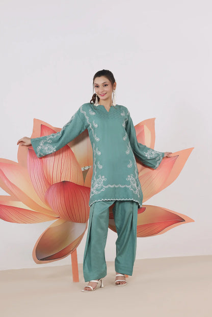 Embroidered Teal jacquard set 885511