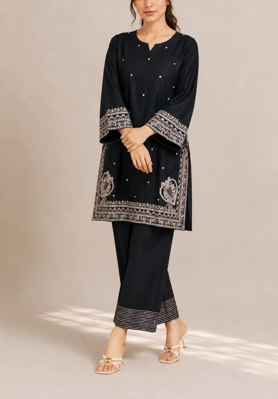 Embroidered 2pc black 456235