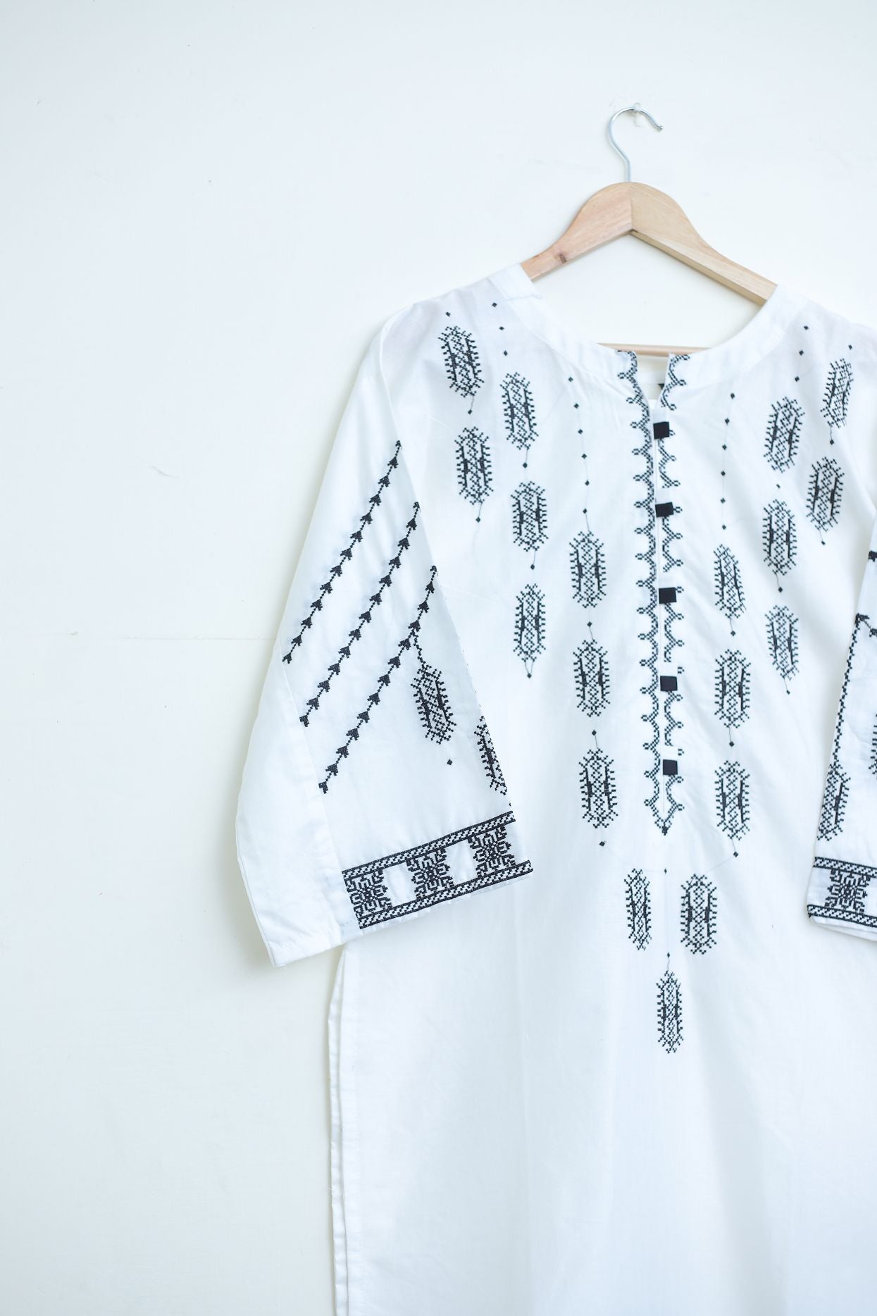 cotton lawn emb 2pc white131